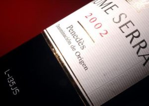 marcatura laser su fondo bottiglia di vino rosso