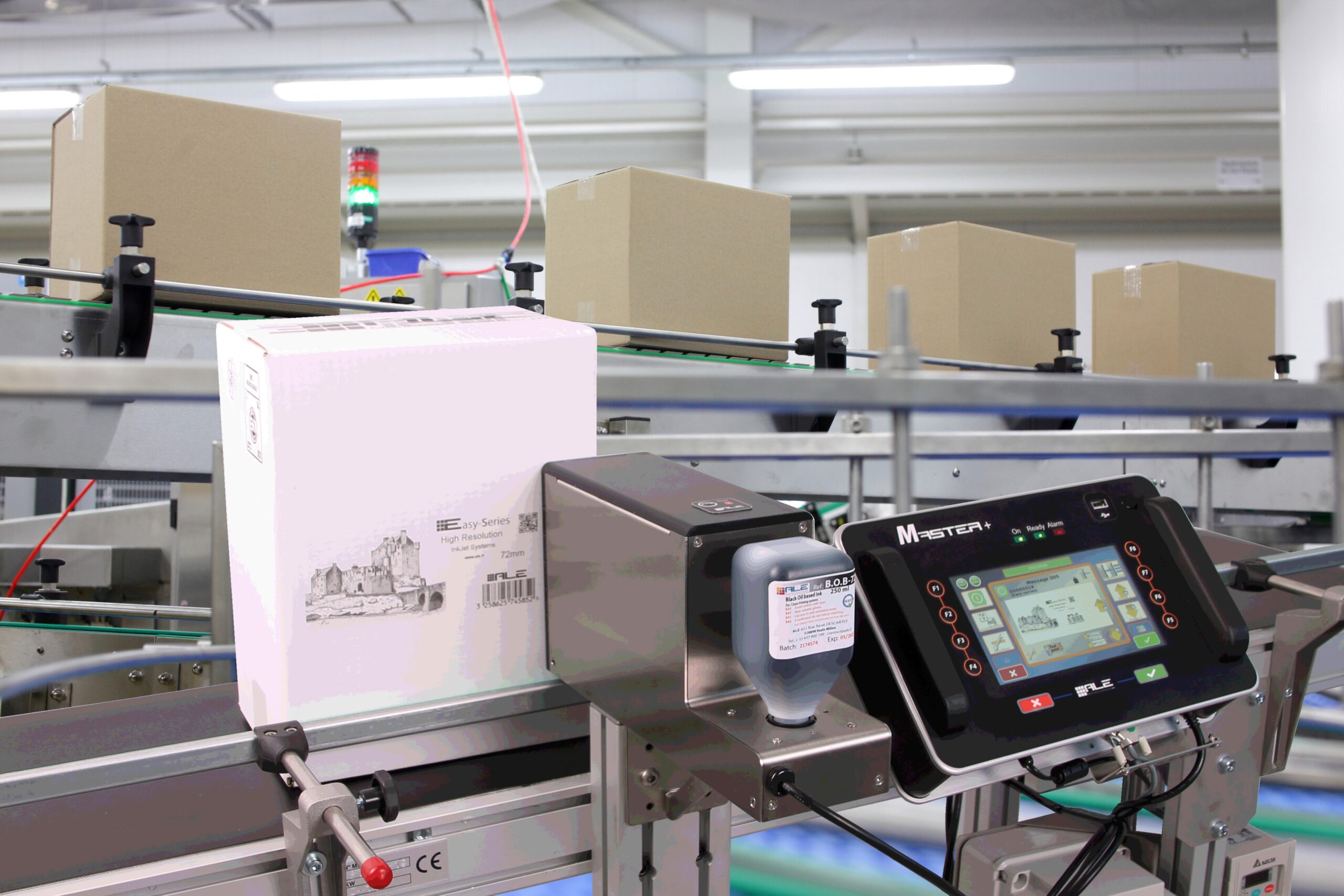 marcatura ale in linea su cartone bianco macrocarattere alta definizione