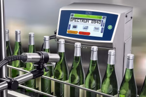 Marcatore a getto d'inchiostro su bottiglie di vino in vetro